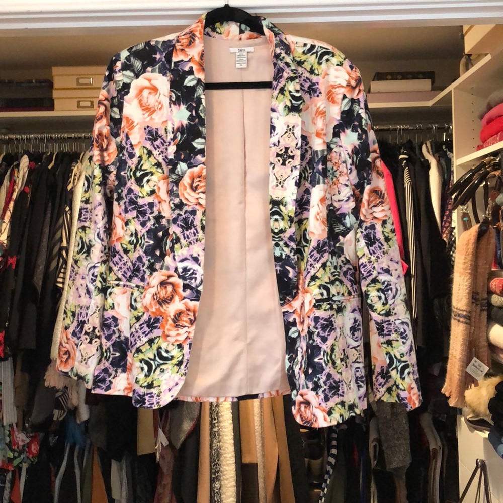 Floral print blazer.